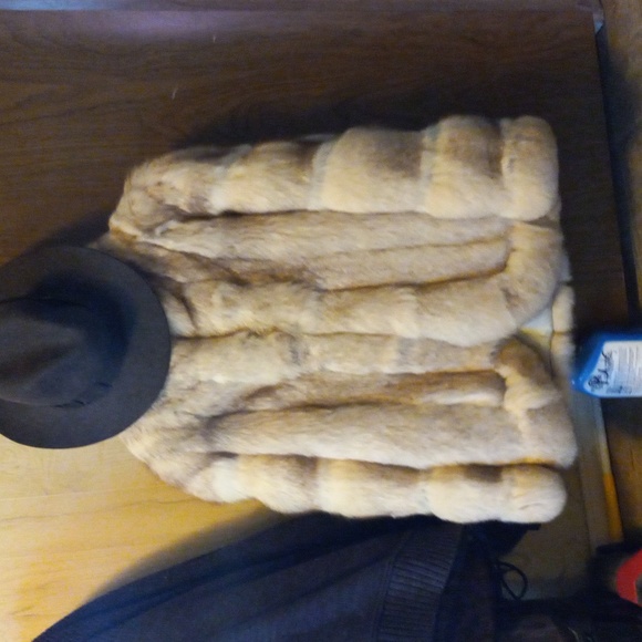 Silver Fox Fur, Jay Chester for Gus Meyer, Size M - Picture 1 of 3